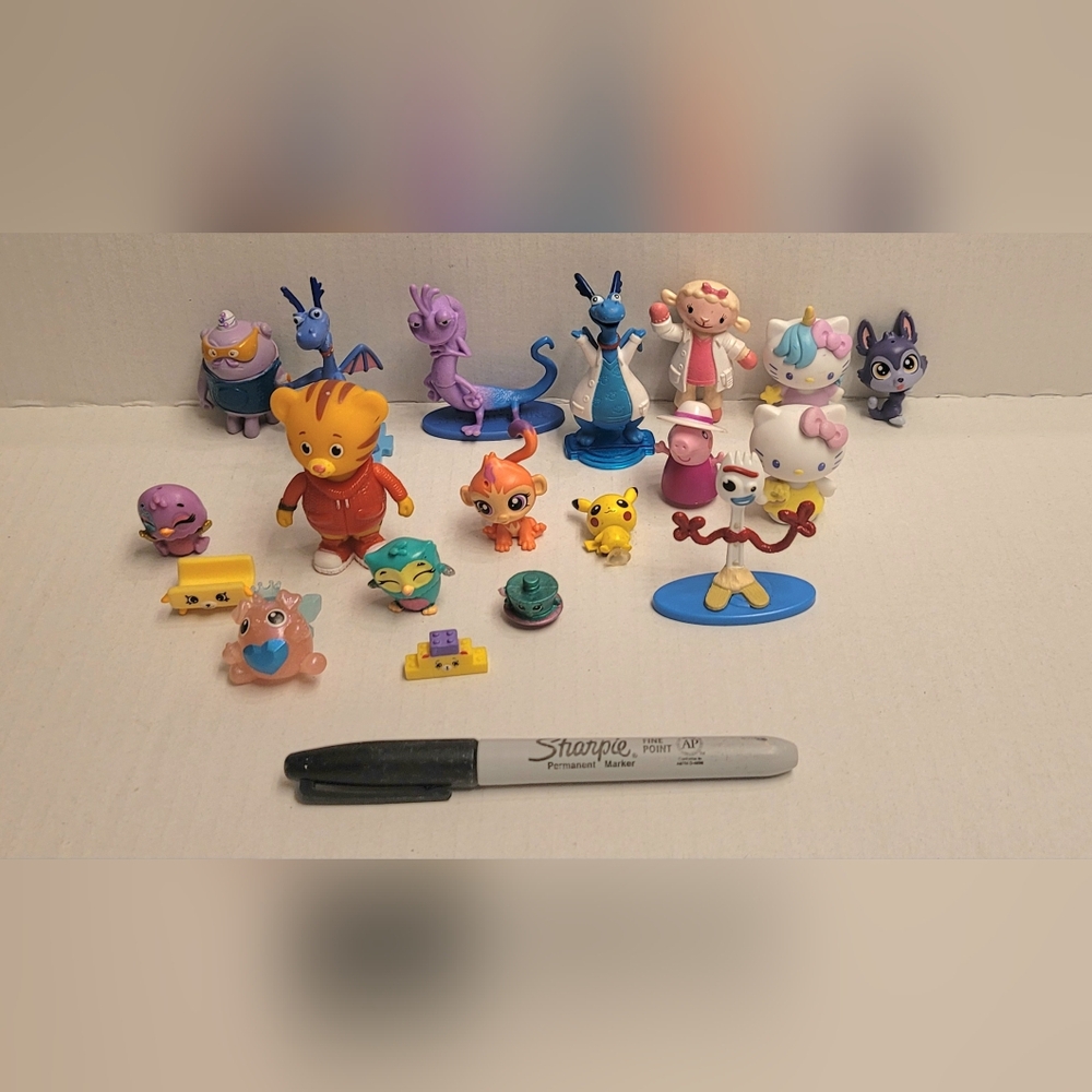 Lot Of 19 Toy Figures